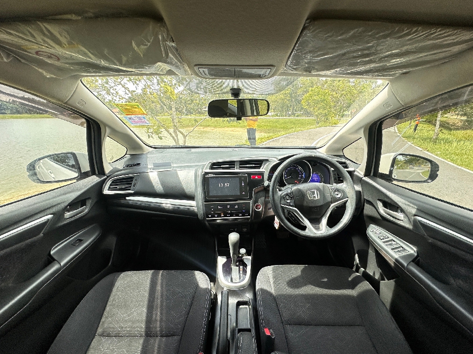 HONDA JAZZ  1.5 i-VTEC SV+ AT 2015