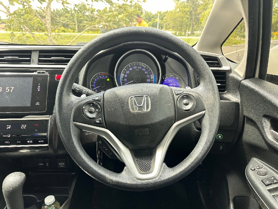 HONDA JAZZ  1.5 i-VTEC SV+ AT 2015