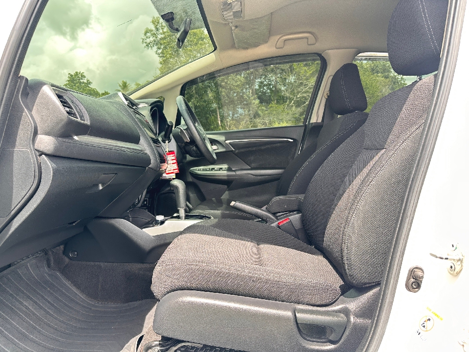 HONDA JAZZ  1.5 i-VTEC SV+ AT 2015