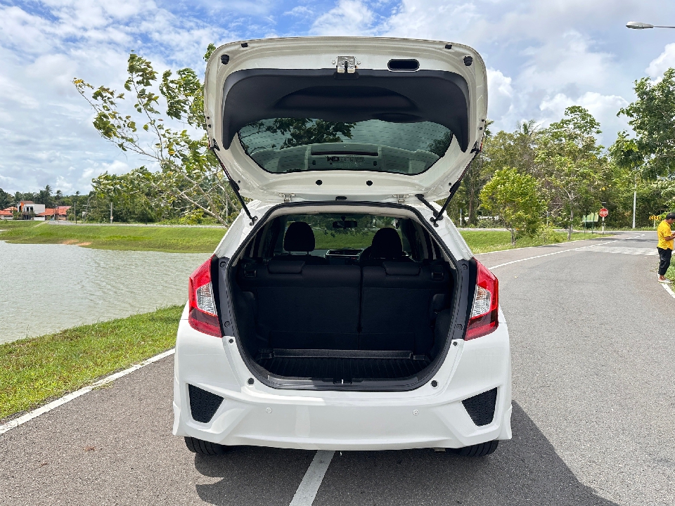 HONDA JAZZ  1.5 i-VTEC SV+ AT 2015