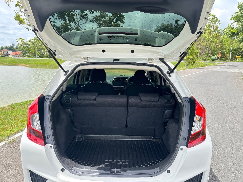 HONDA JAZZ  1.5 i-VTEC SV+ AT 2015